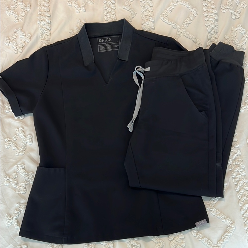 Figs Black Scrub Set